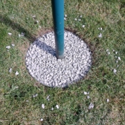 Veilig gazon maaien zonder losse steentjes met GRAVELFIXX.
