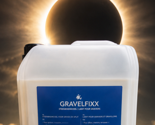 Terwijl de zon verstoppertje speelt, houdt GRAVELFIXX je grind in de kijker.